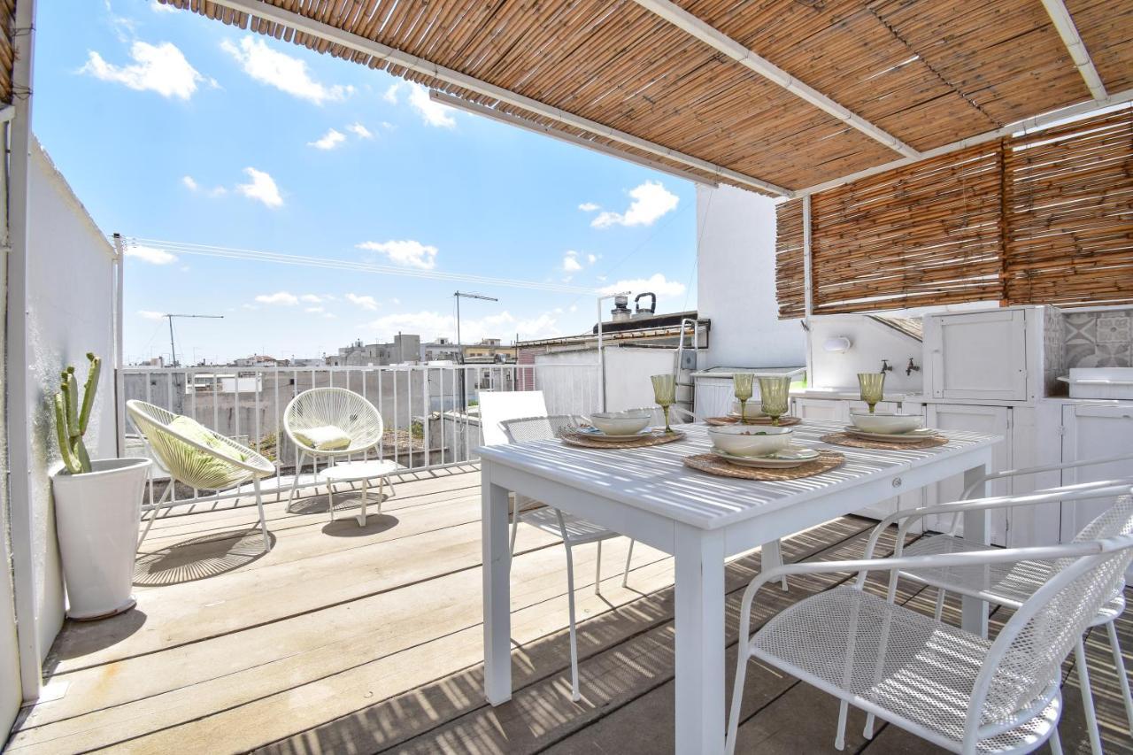 Mina'S Roof Apartment Terrace: Whit Sea View سيغلي ميسابيكا المظهر الخارجي الصورة