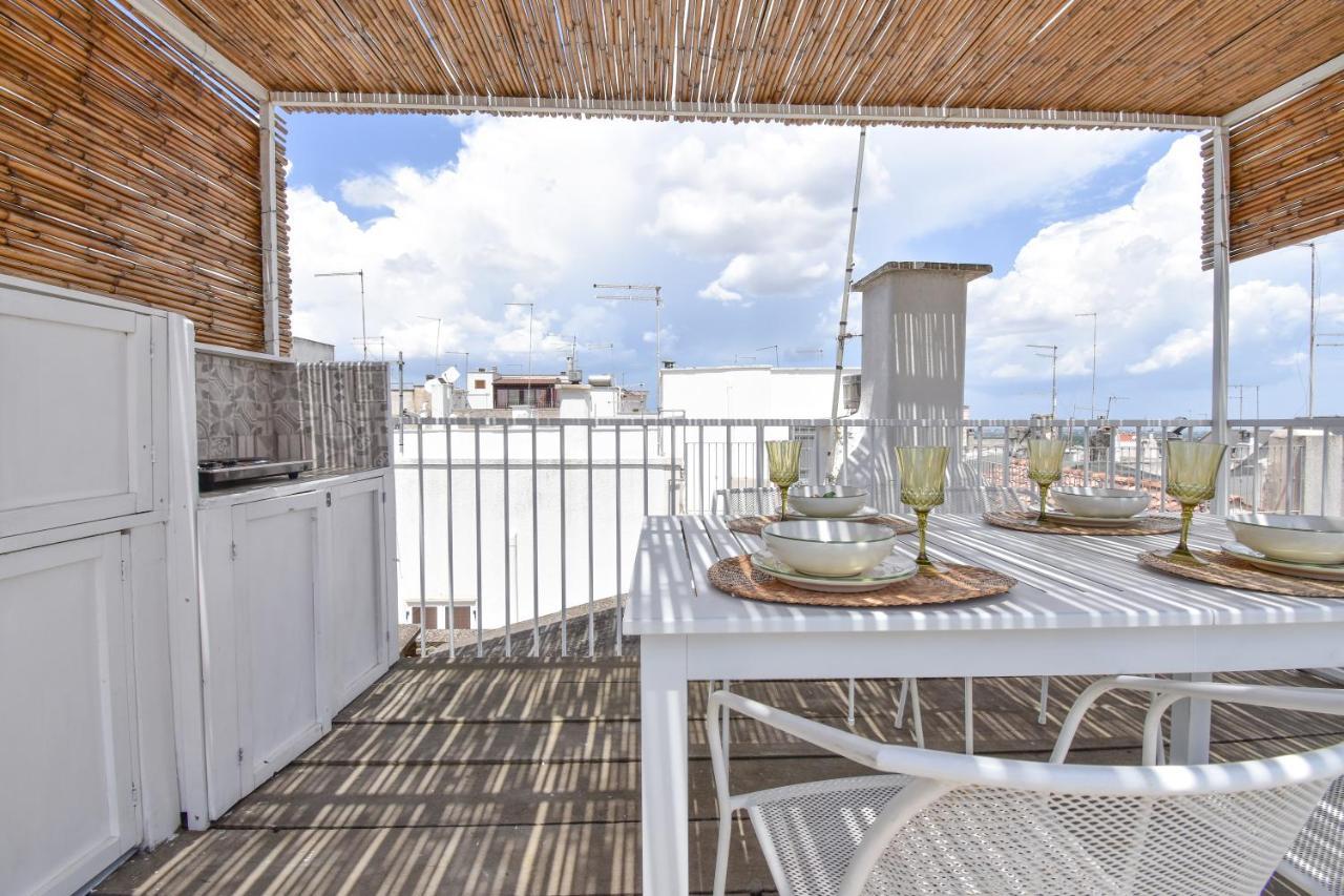 Mina'S Roof Apartment Terrace: Whit Sea View سيغلي ميسابيكا المظهر الخارجي الصورة